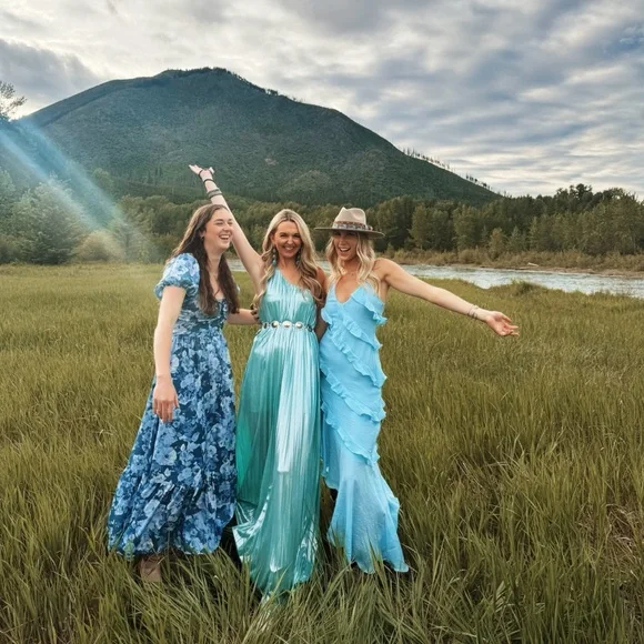 Elegant One-Shoulder Metallic Gown - Picture 3 of 6